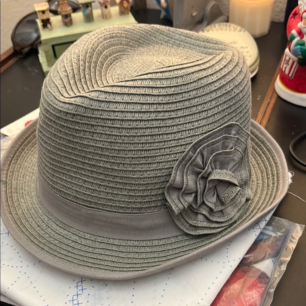 D&Y Stylish Gray Fedora with Flower Accent